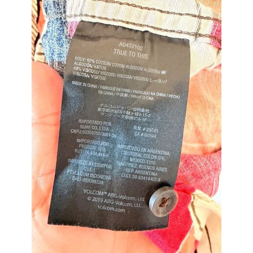 Volcom Button Down Size XL - Picture 3 of 5